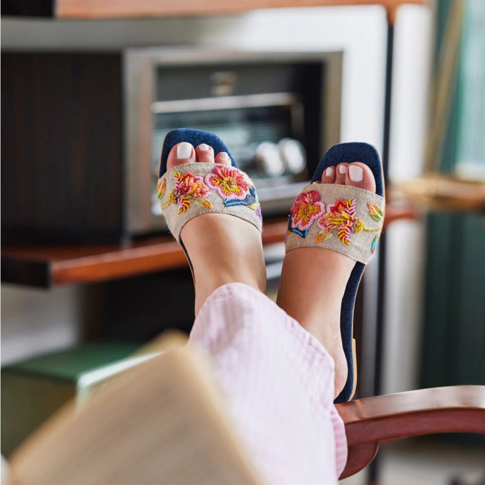 BRAND NEW FIZZY GOBLET SANDALS